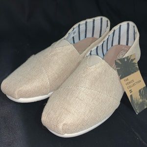 Toms NWT non bleach original canvas size 11 1/2
